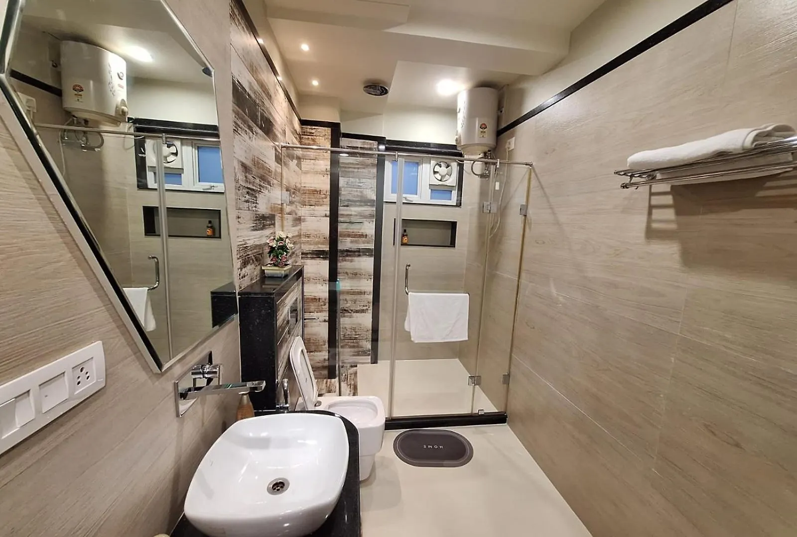 Maharani Villa Benaras - Garden View Apartment 2Bhk Furnished Flat Near Kashi Vishwanath Temple 2 Km Varanasi