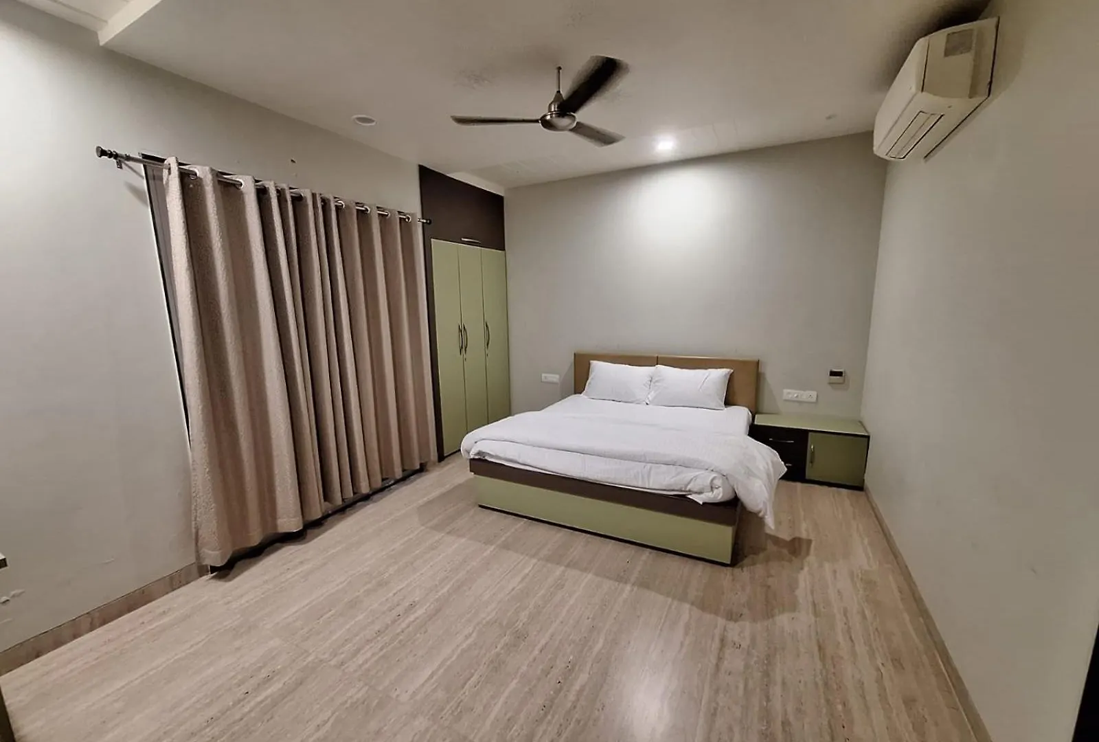 Maharani Villa Benaras - Garden View Apartment 2Bhk Furnished Flat Near Kashi Vishwanath Temple 2 Km Varanasi 0*,  Índia