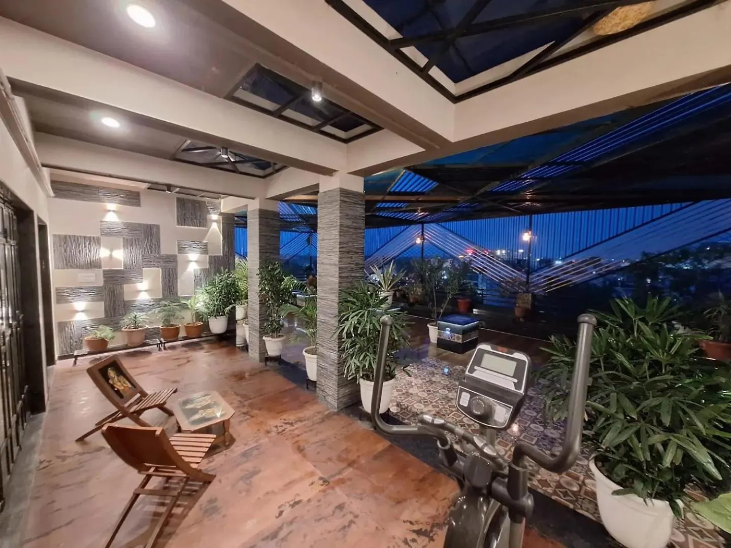 Maharani Villa Benaras - Garden View Apartment 2Bhk Furnished Flat Near Kashi Vishwanath Temple 2 Km Varanasi 0*,