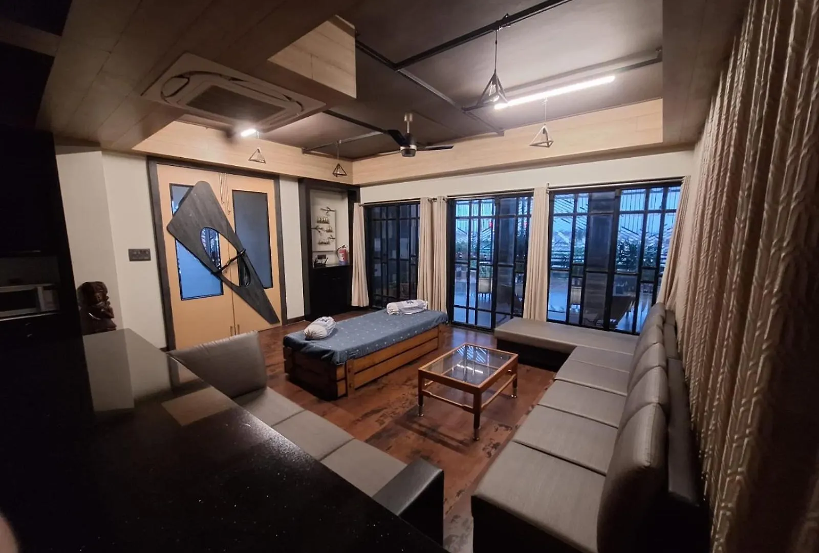 Maharani Villa Benaras - Garden View Apartment 2Bhk Furnished Flat Near Kashi Vishwanath Temple 2 Km Varanasi