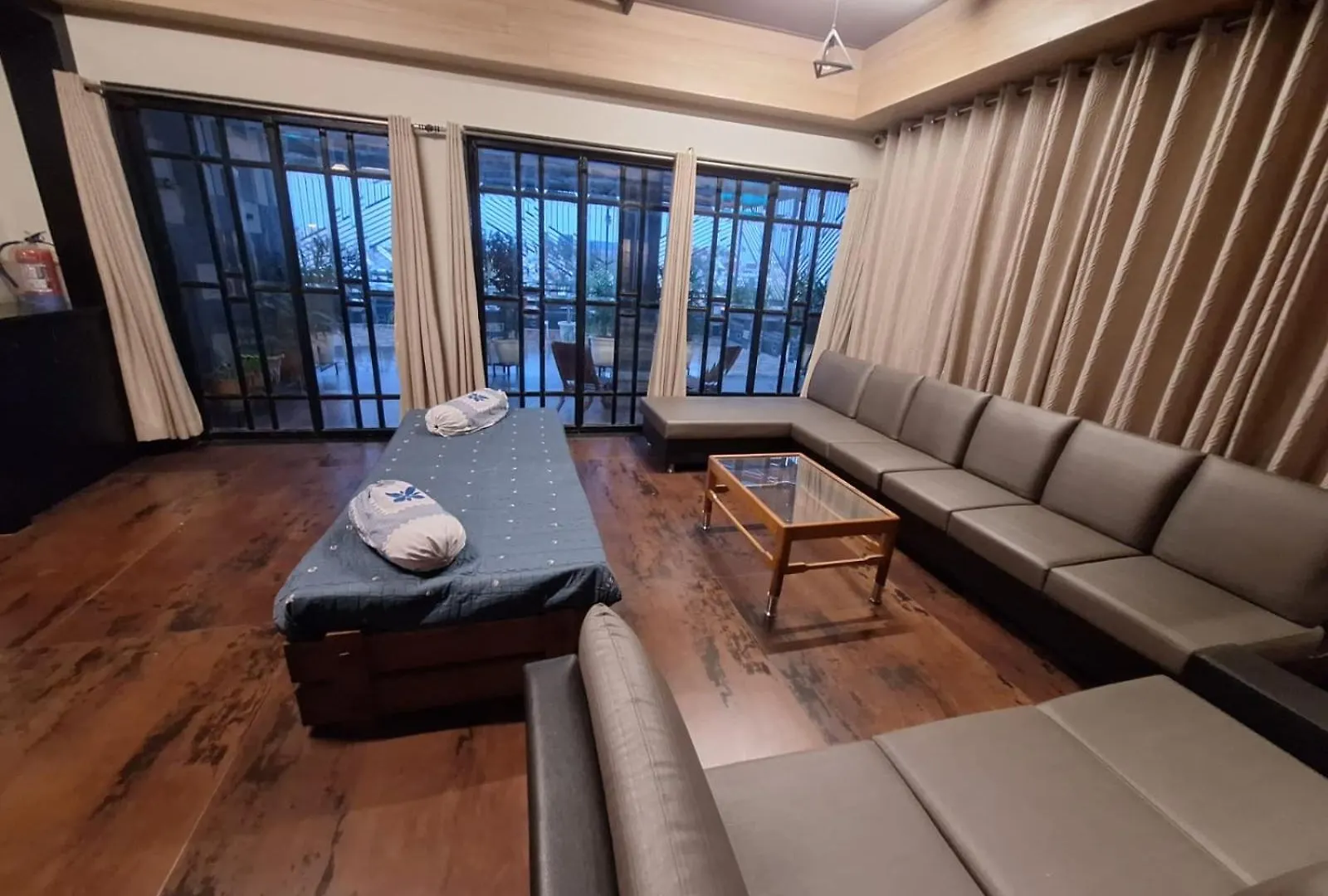 Maharani Villa Benaras - Garden View Apartment 2Bhk Furnished Flat Near Kashi Vishwanath Temple 2 Km Varanasi Índia